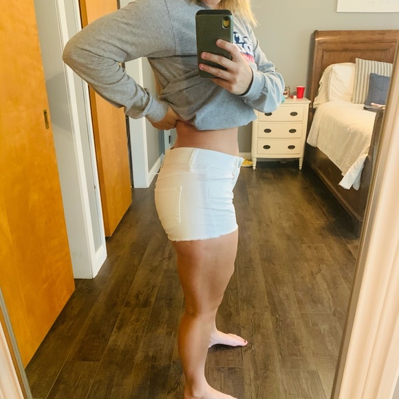 SHORTS - Picture 2 of 4